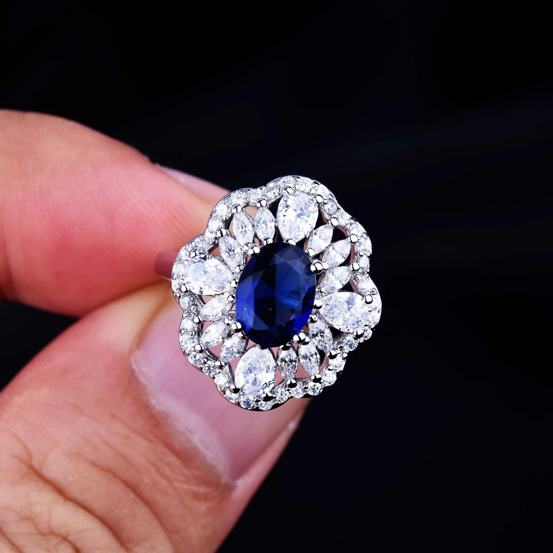 

2023 New Trend Luxury Simulation High Quality Sri Lanka Sapphire High Carbon Diamond Rings Women's Silver Color Wedding Ring