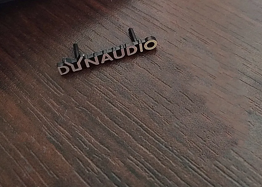 1 piece Для VW Passat B8 евро B8L B8 L оригинальная наклейка Dynaudio эмблема логотипа для VW Passat B8 L B7 CC - Название цвета: 1 piece