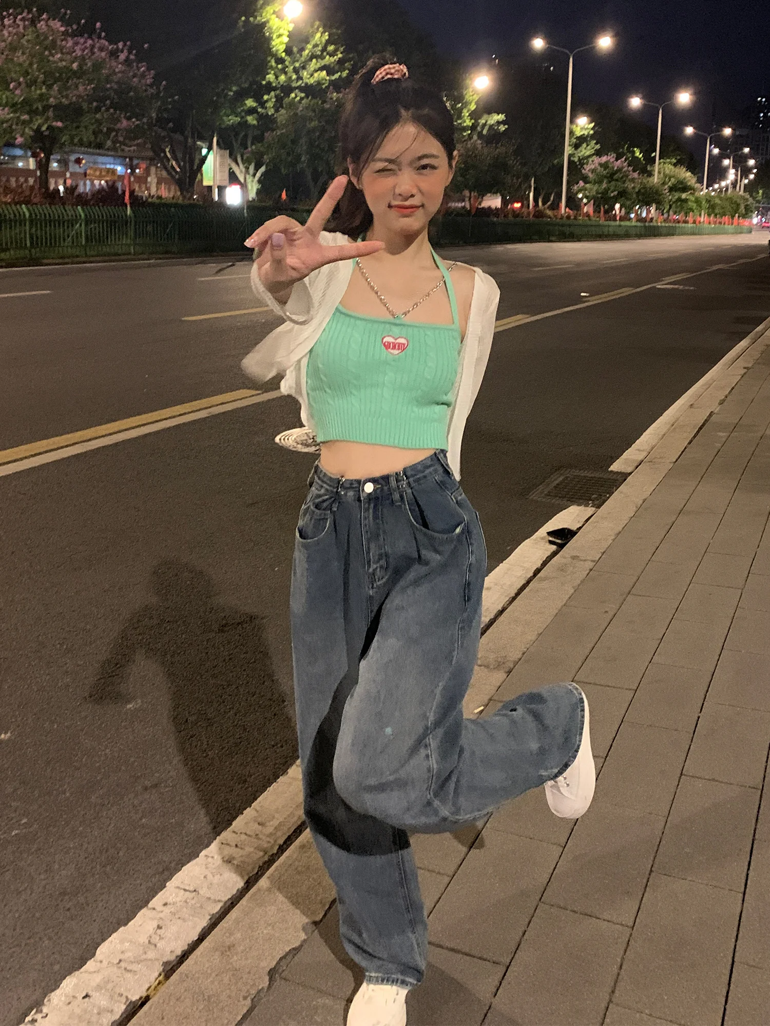 Женский трикотажный жилет на бретельках летний топ с коротким воротником и