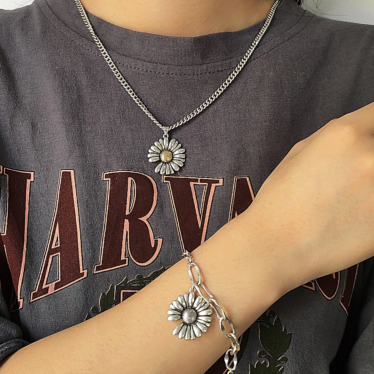 

2023 New Sunflower Pendant Bracelet Necklace Retro Daisy Necklace Bracelet Attend Party Jewelry Set Wedding Jewelry Sets