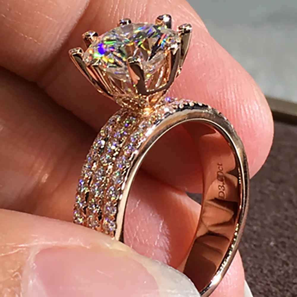 Кольцо женское из розового золота с муассанитом и бриллиантом 10 к