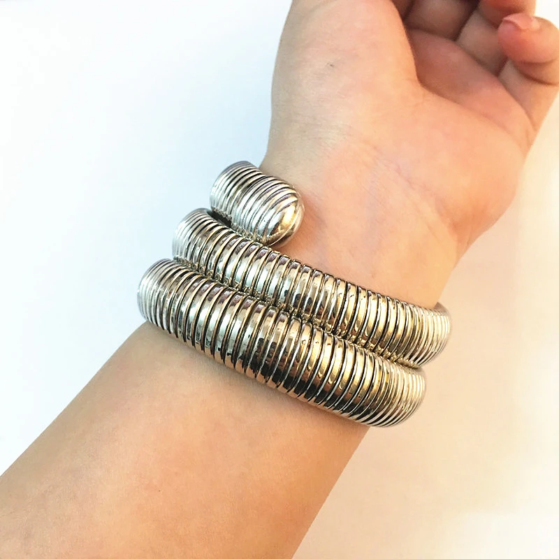 

Snake Shape Men's watches Bangle Watch Men Women Bracelet Watch Vogue Girls Quartz Clock Religios Luxury Brand Wrist watch New