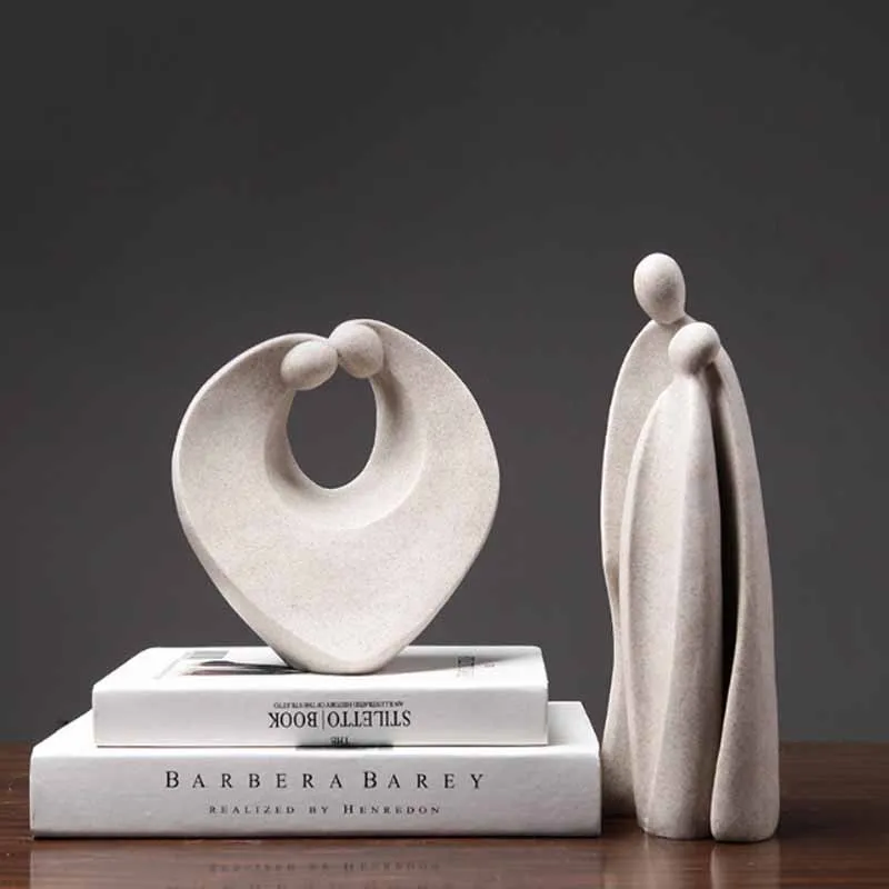 

Happy Kissing Lovers Statue A Family of Three Resin Small Ornaments European Romantic Wedding Couple Doll Retro Home Decoration