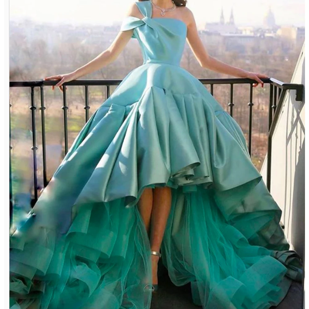 

Платья для выпускного вечера с высокой передней и низкой спиной 2021 Зеленые атласные длинные вечерние платья с оборками на одно плечо