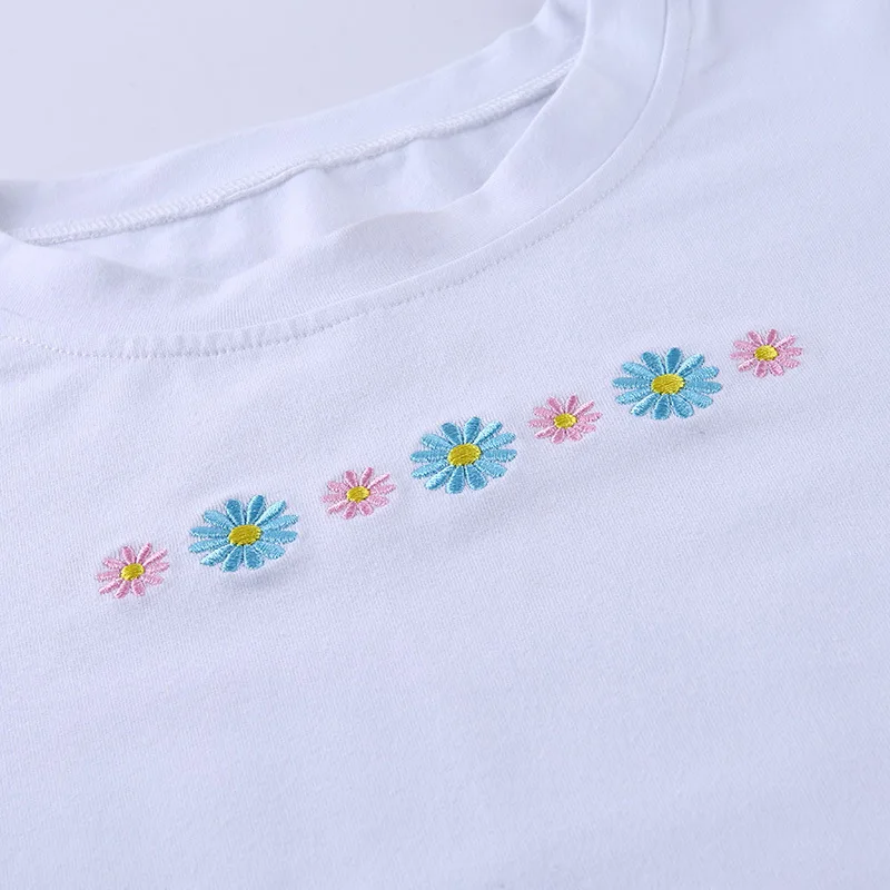 

Wholesale Women Summer Fashion Crop Top 2020 Sexy Short Sleeve O Neck Embroidery White T Shirts High Street Style Women T-Shirt
