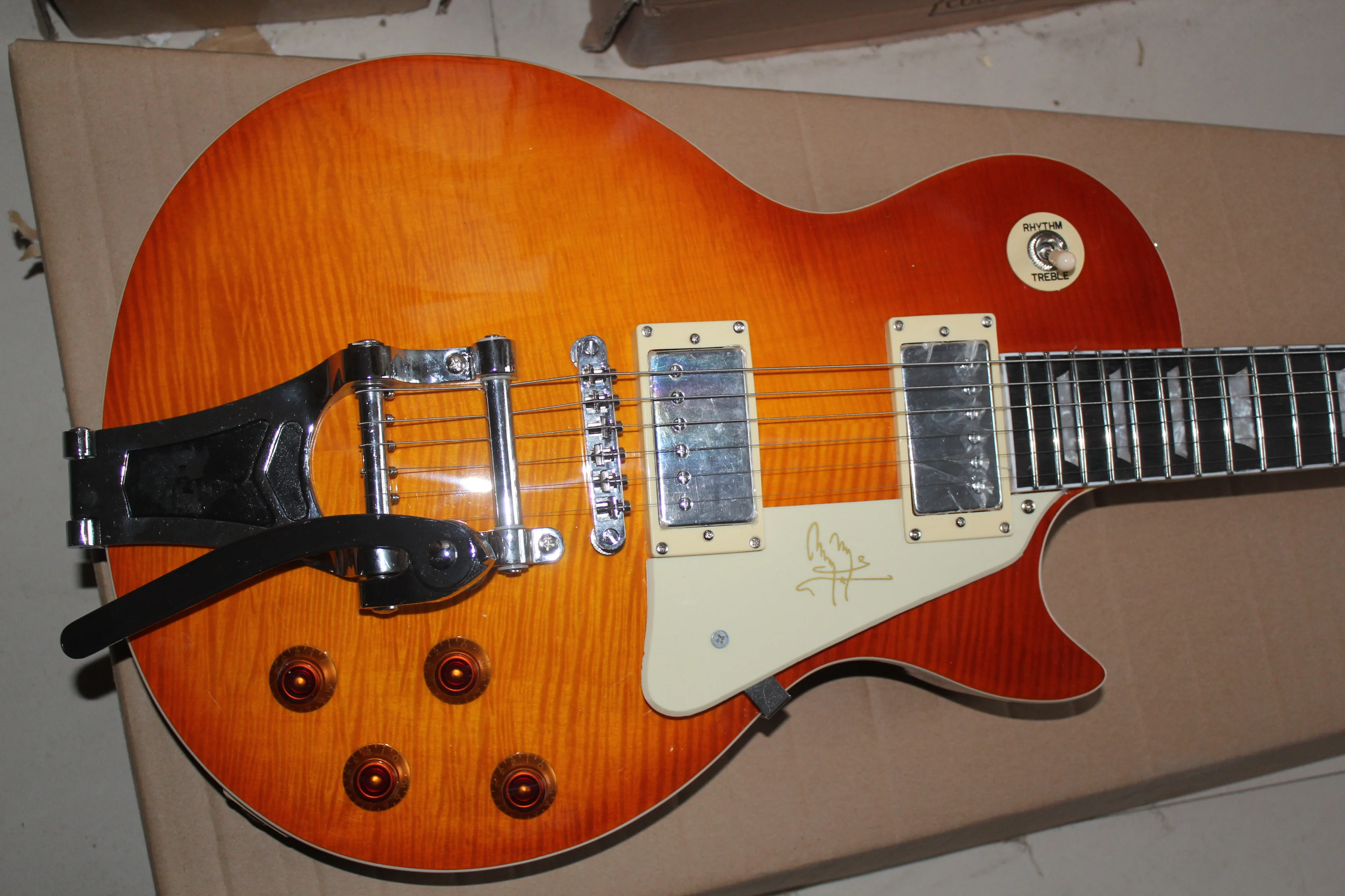 

Factory Custom Electric Guitar,Le custom Guitar Light Brown Mahogany Body HH pickups Tremolo Bridge