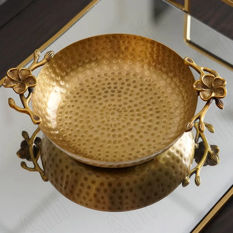 

Retro Brass Storage Tray Living Room Desktop Plum Blossom Relief Candy Organizer Creativity Manual Craft Coffee Table Trays