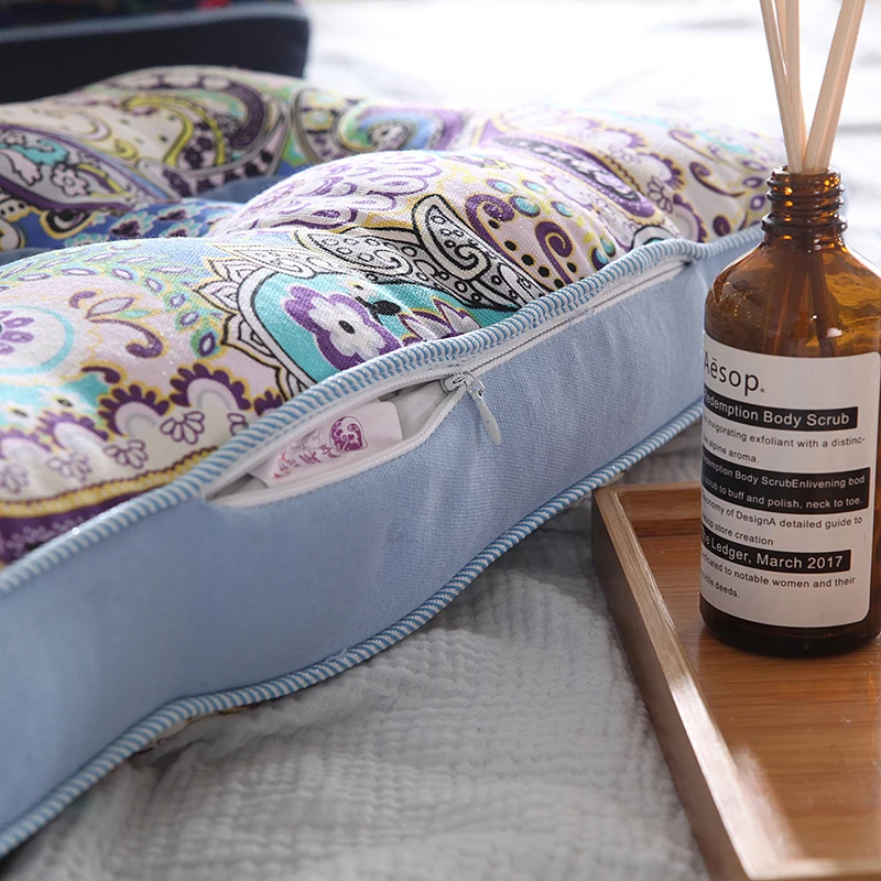 Подушка из грубой старой ткани с тремя отверстиями подушка для ушей чистой