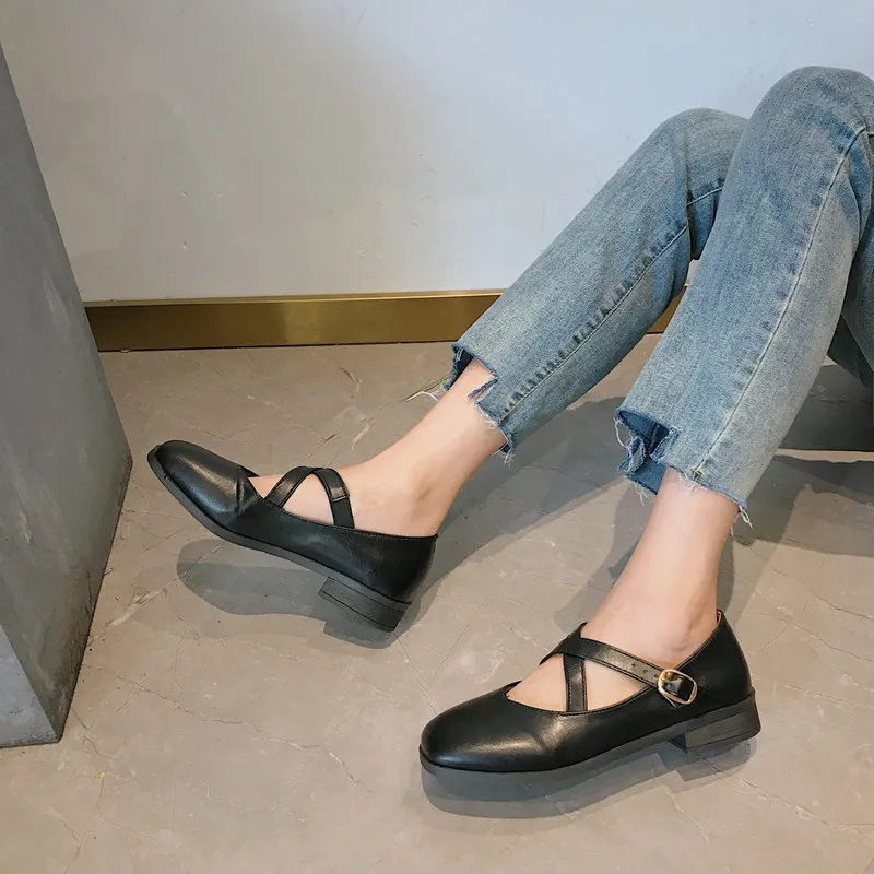 Новинка 2020 модные женские туфли кожаные маленькие с перекрестной шнуровкой