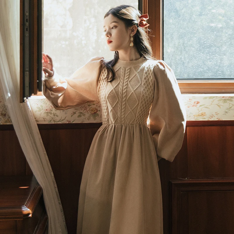 

Женское винтажное платье-макси с круглым вырезом