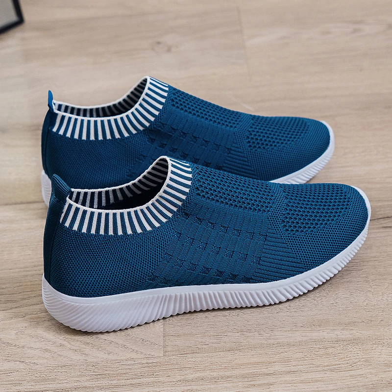 

Socks shoes woman light flats plus size 2021 new hot sell slip-on round toe comfortable breathable casual sneakers women shoes