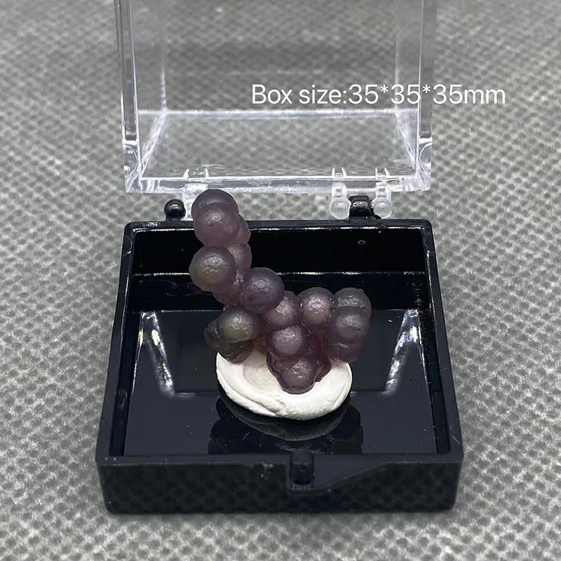 

Natural grape agate mineral specimen stones and crystals healing crystals quartz gemstones free shipping+Box size 35*35*35mm