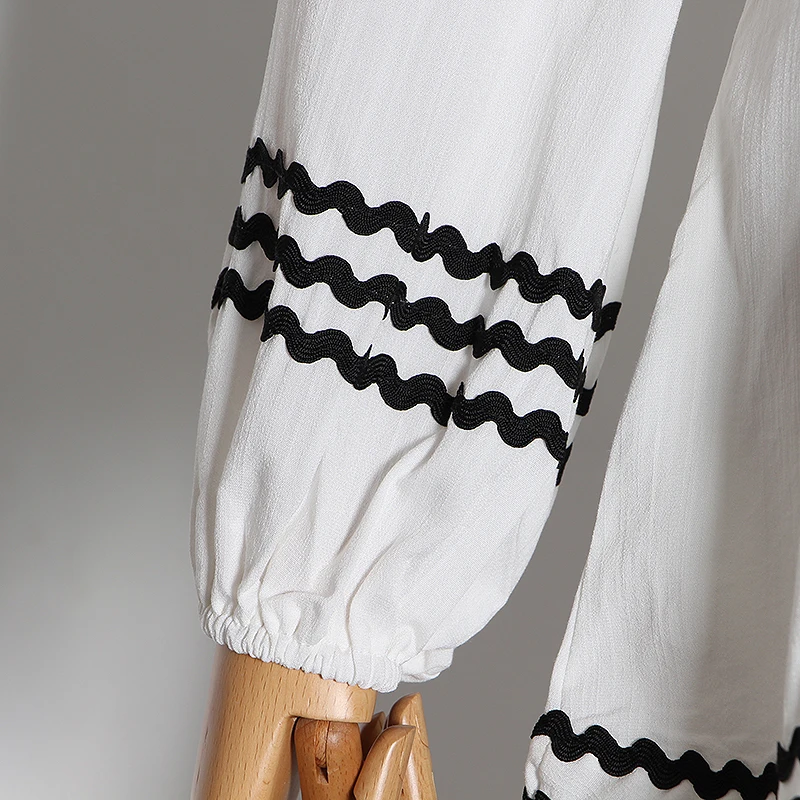 Женское платье Русалка TWOTWINSTYLE весеннее приталенное с рукавами фонариками