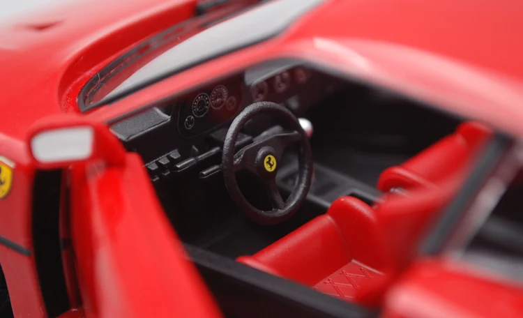 Модель гоночного спортивного автомобиля Bburago F40 масштаб 1/24 1:24 литой Дисплей