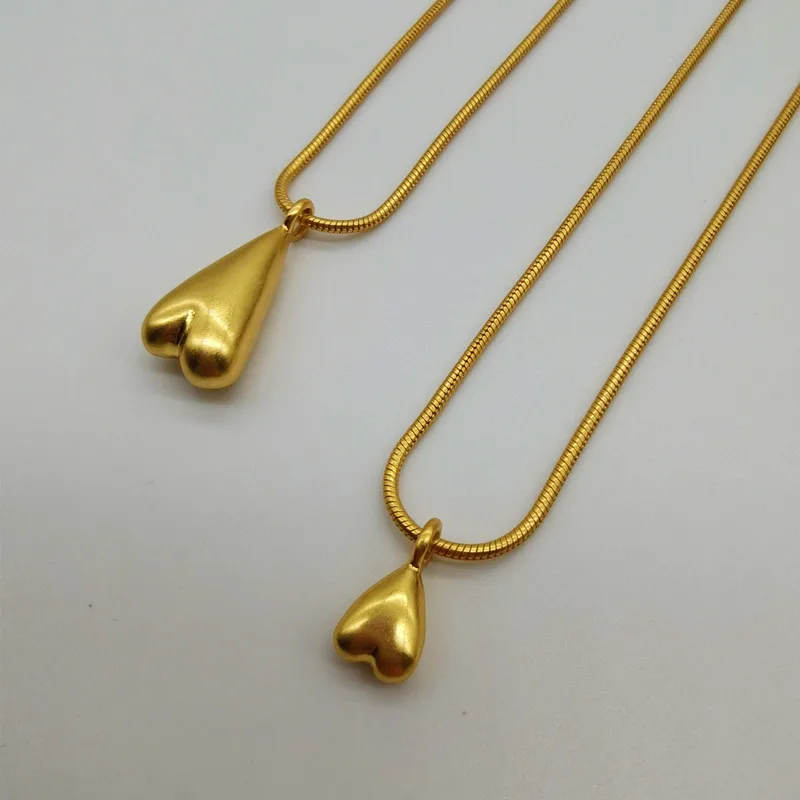 

Japanese And Korean Indifference Style Minimalist Brass Geometry Retro Gold Love Necklace Peach Heart Pendant Sweater Chain