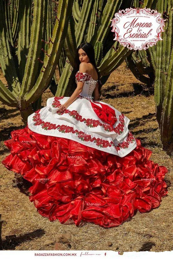 Цветочные платья Charro Quinceanera с оборками открытыми плечами Пышная юбка кружевная