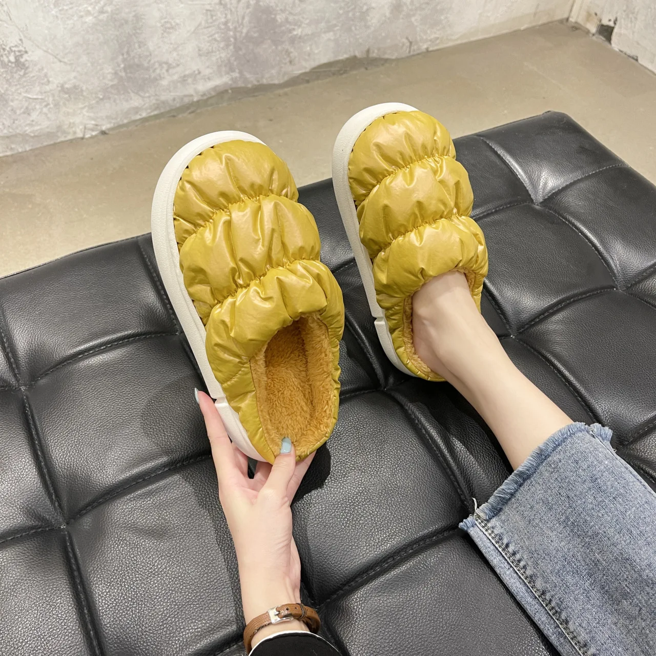 Winter Slippers Women Furry Slippers Waterproof Warm Cozy Faux Fur Indoor Floor Slides Flat Soft Female Casual Home Footwear