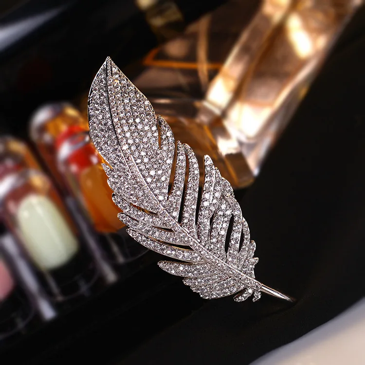 Фото Роскошная женская брошь с кристаллами и перьями Изящные серебряные