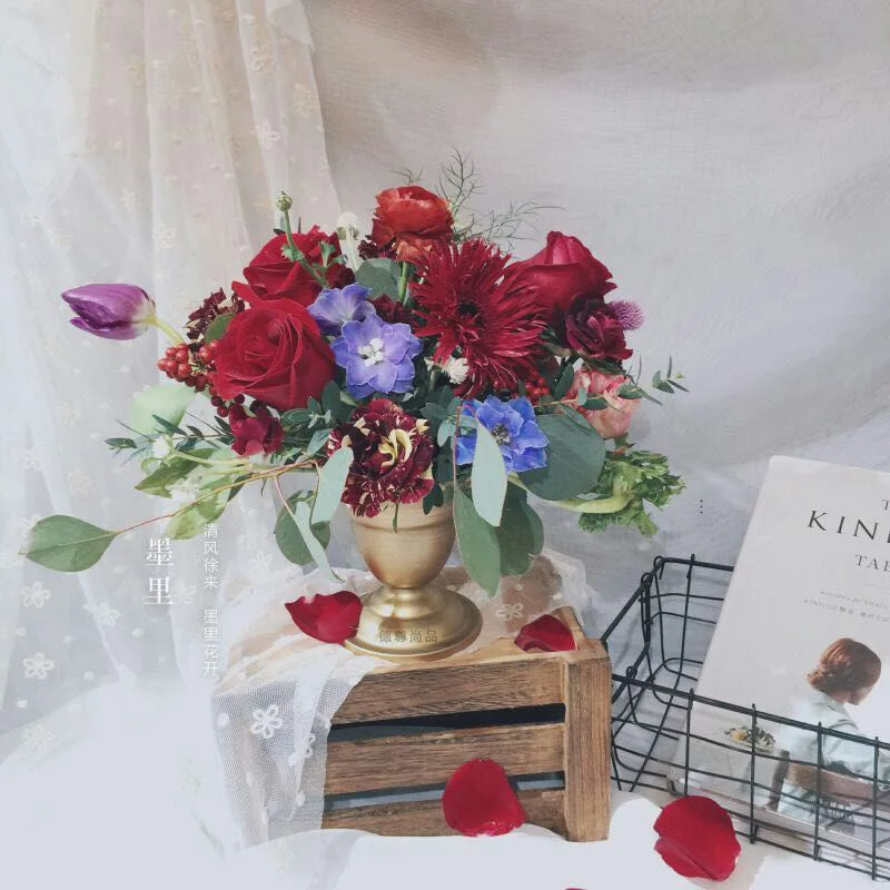 

European Retro Iron Vase Metal Gold Vase Modern Table Creative Home Decorative Artificial Flower Bottle For Wedding Decoration