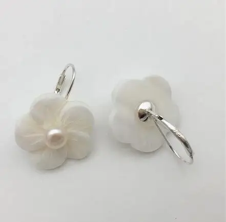 

Женские серьги-подвески из серебра с натуральным жемчугом