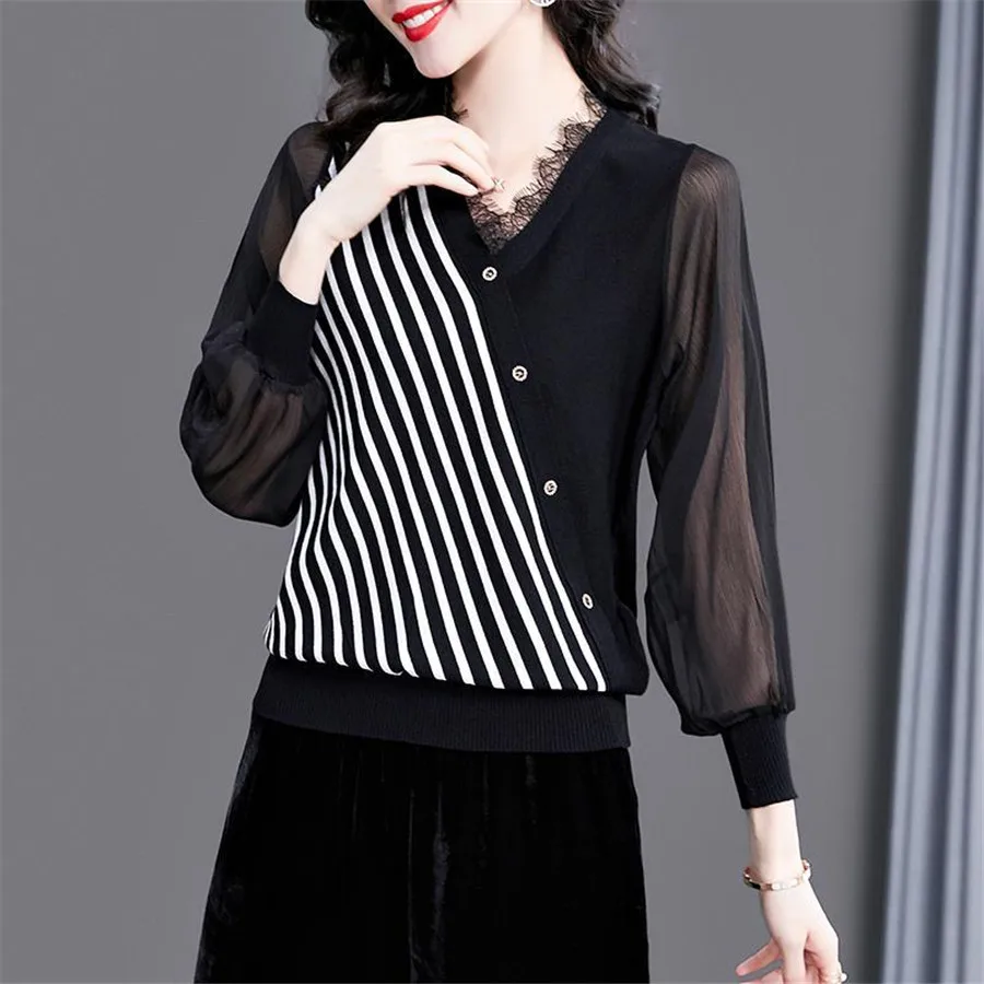

Spring Autumn Women Lace Splice Stripe Shirts Long Sleeve V-Neck Casual Bluses Elegant Print Top Blusas MM1336