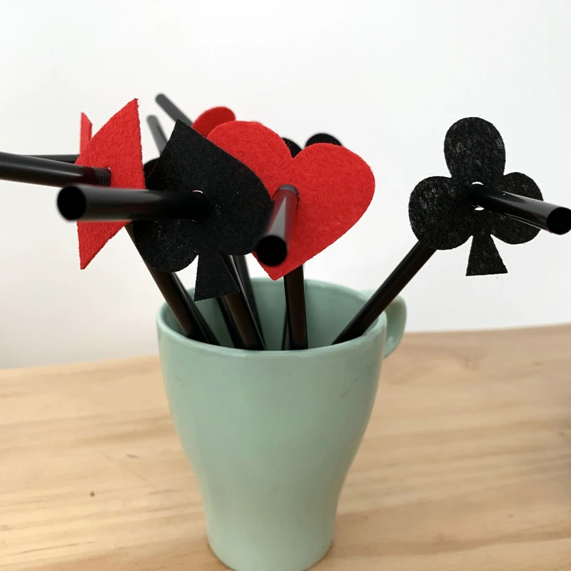 Казино покера соломы держащих букет невесты на свадьбе и события аксессуары для