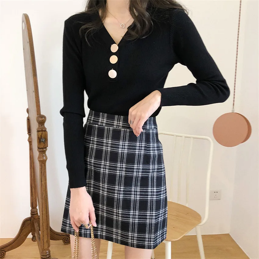 

2020 New Fashion V-Neck Undershirt Sweater Women Button Korean Style Chic Slim Fit Fashion Sweaters Jumper Pull Femme Knitwear