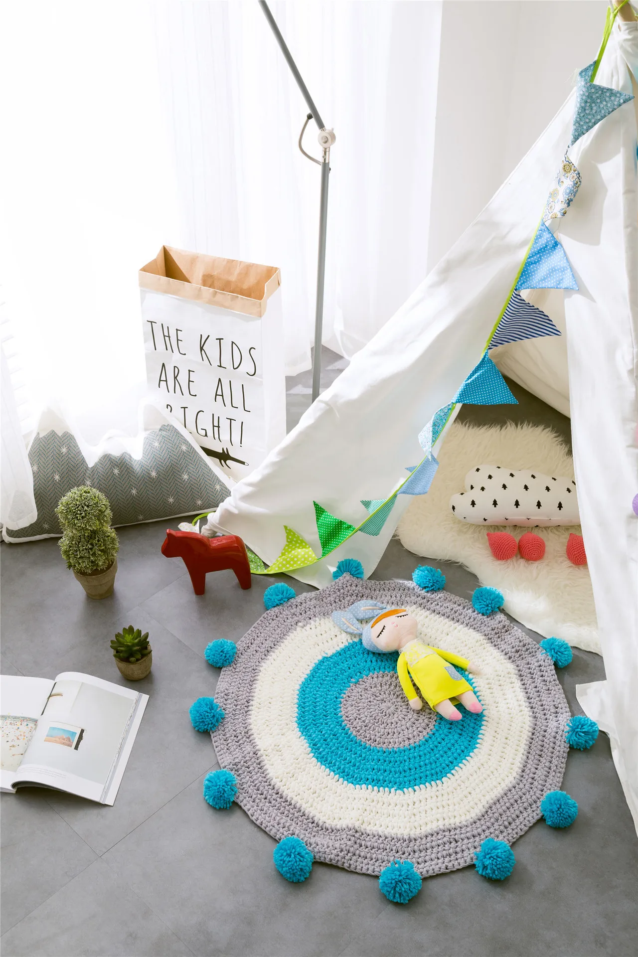 

Wool Floor Mat Hand-made New Imitation Cashmere Round Stripe European And American Home Bedroom Children's Room Bay Window Pad