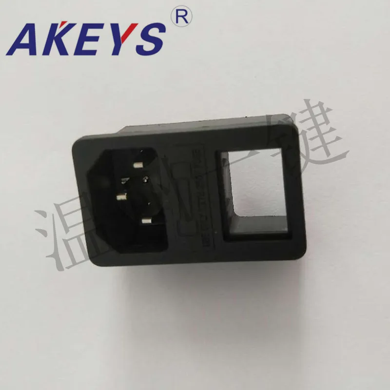 

Розетка с тремя розетками и безопасной розеткой