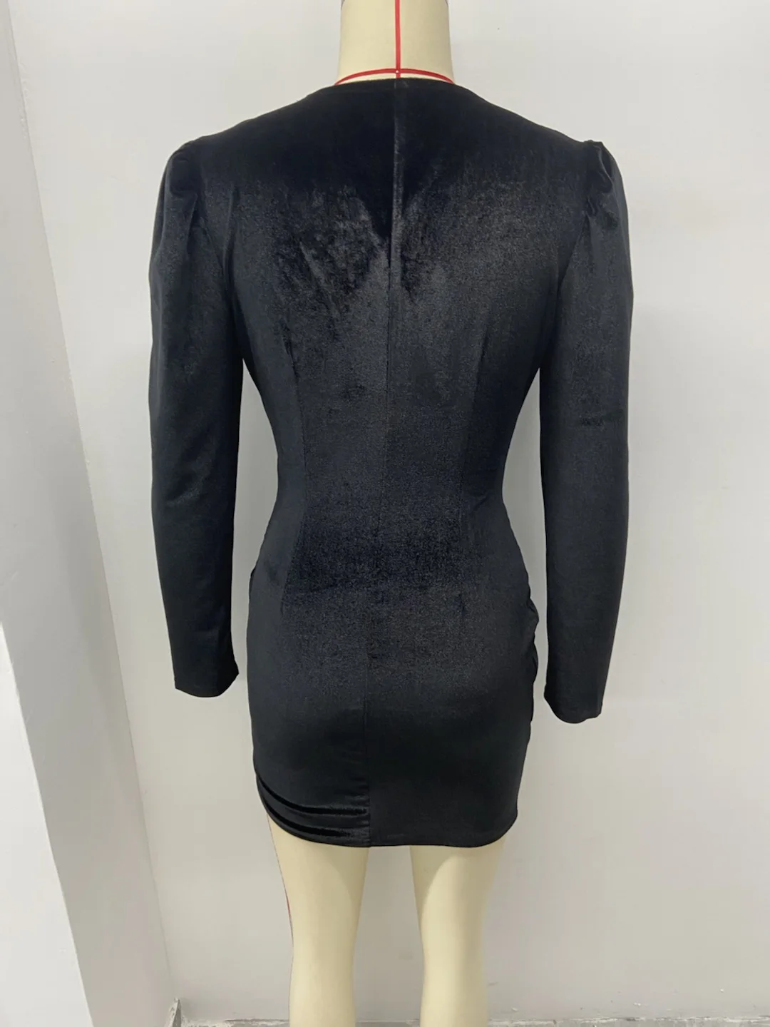 Женское вечернее платье однотонное с V-образным вырезом длинными