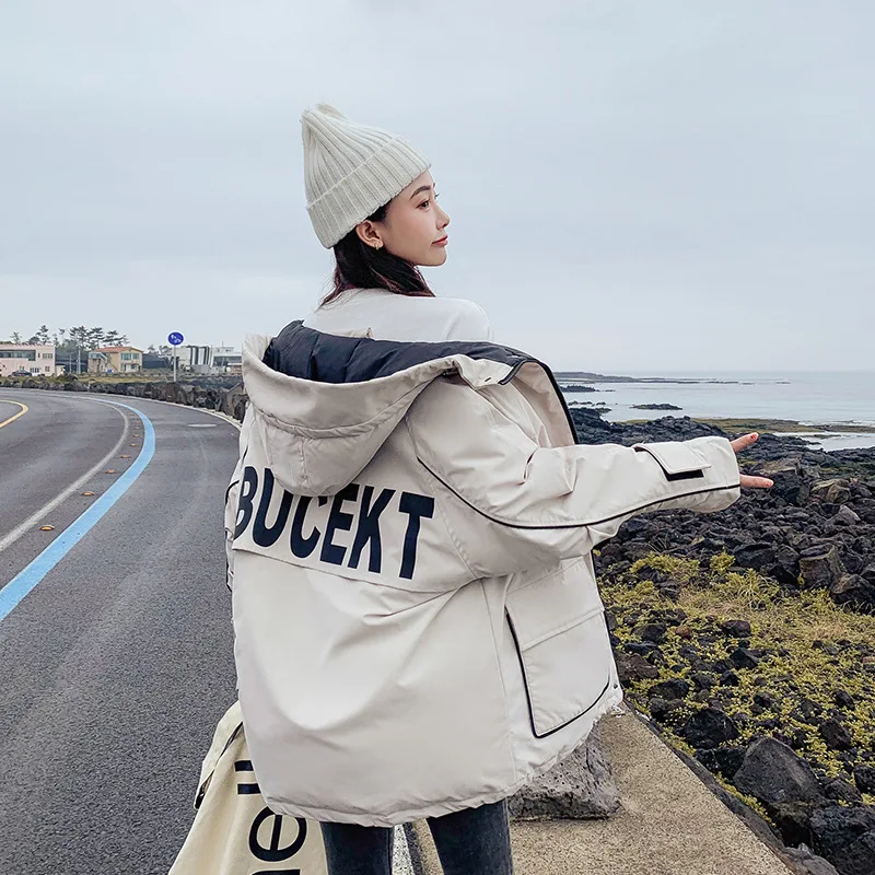 Женское короткое пальто с капюшоном хлопковое большого размера надписью для