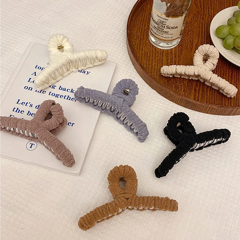 

Korean Lamb Hair Clip Plastic Hair Claws Combs Clamps Autumn Winter Hairpins Barrette Fashion Women Hairgrips Hair Accessories