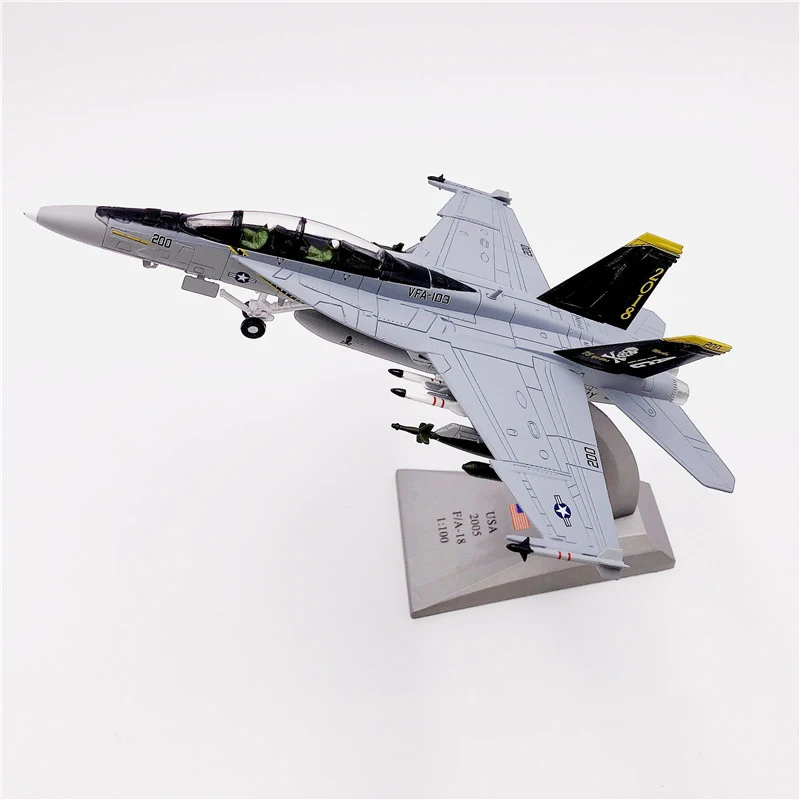 Литая модель военного самолета в масштабе 1/100 F18 Grumman Tomcat F/A 18F пиратский флаг