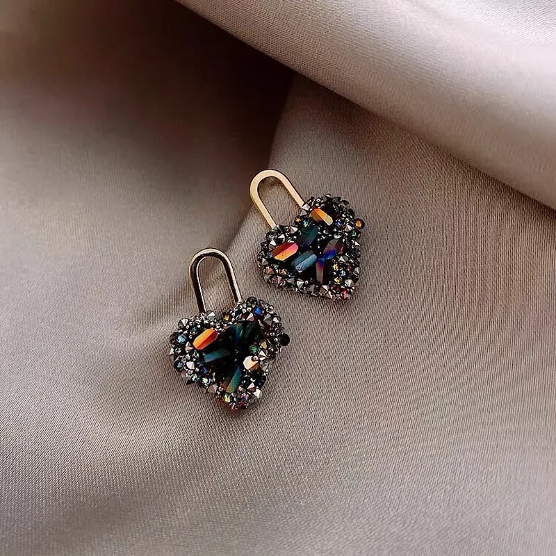 

Classic Fashion Black Crystal Heart Stud Earrings for Woman Exquiaite Korean Earrings 2020 New Elegant Jewelry Gifts