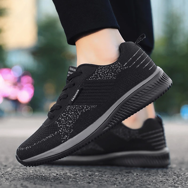 

Fashionable Running Shoes Men's Flying Textile Sneaker Men Breathable Men's Cushioning Lightweight High Quality Cutout Shoes