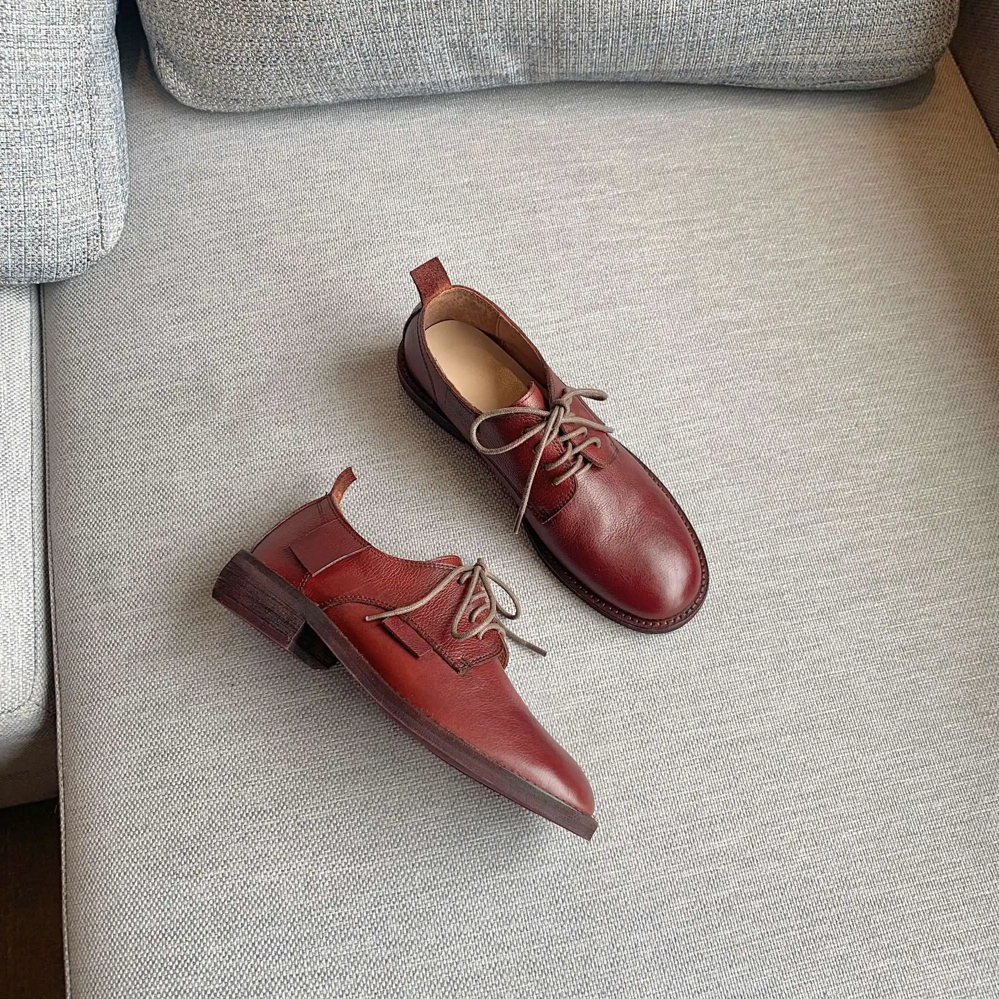 

Vichelo Hot genuine leather round toe med heel British style retro fashion young lady streetwear lace up casual women pumps L09