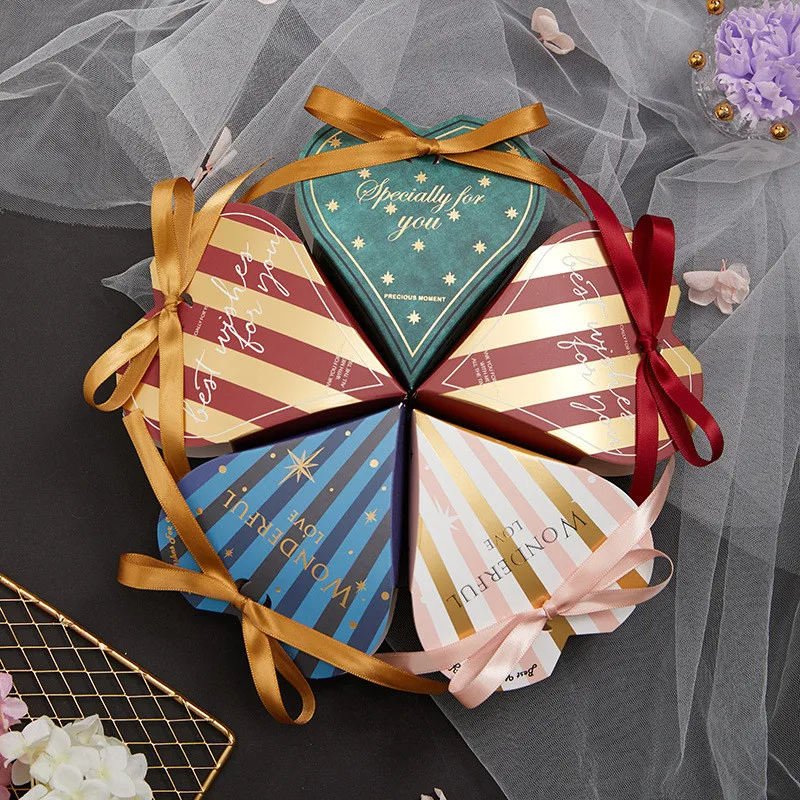 

Striped Heart Gift Box For Wedding Communion Gifts For Guests Pink Red Green Ribbon Bowknot Candy Chocolate Boxes Packaging