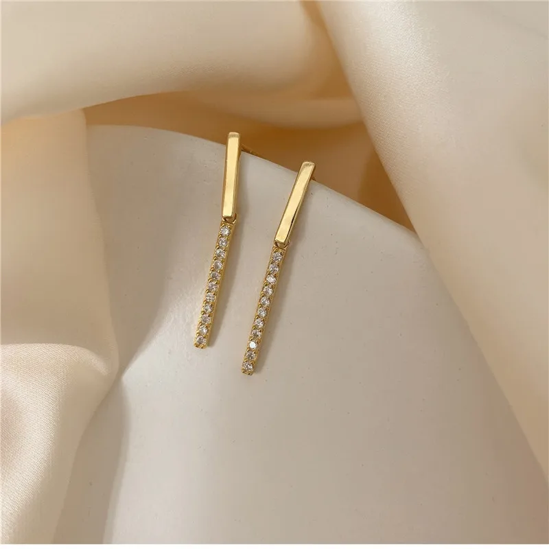 

Liemjee Sterling Silver Simple Zircon Earrings All-Match Fashion Jewelry For Women Feature Namour Charm Gift All Seasons
