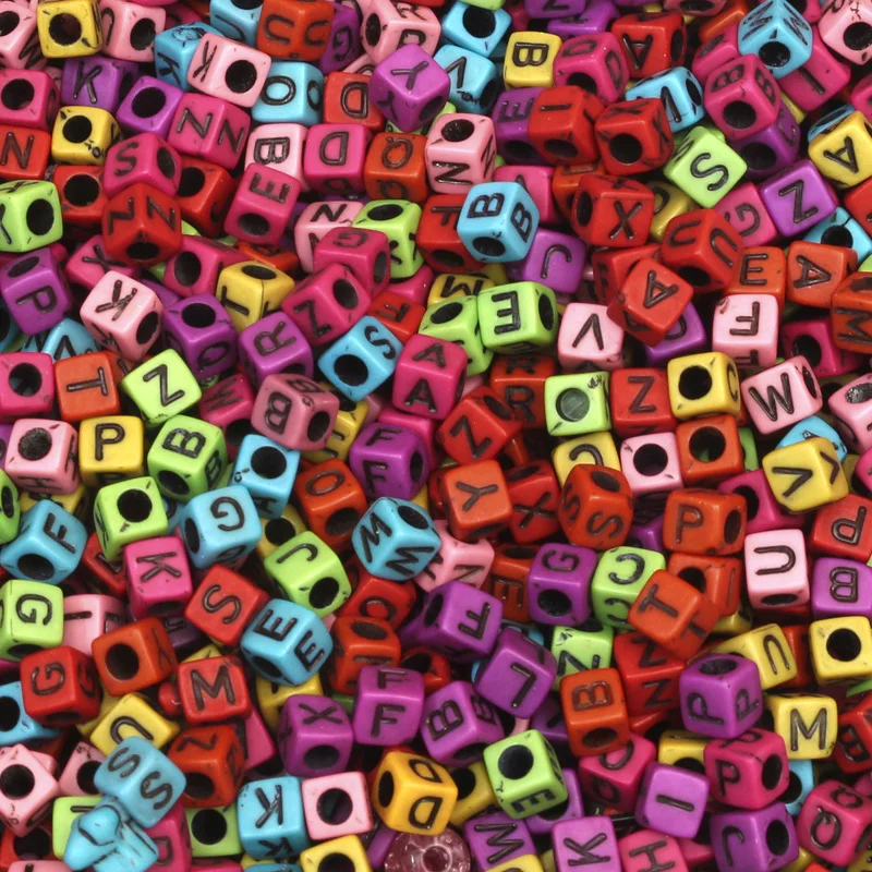 200 шт Смешанные разноцветными буквами акриловые бусины 6 мм для ювелирных изделий