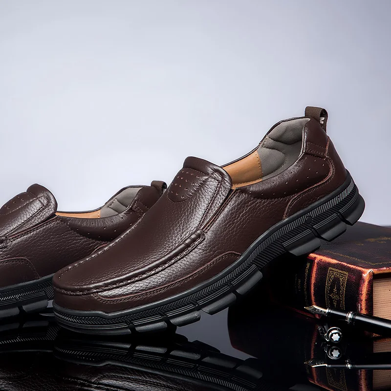 

New Men Genuine Leather Casual Comfortable Loafers Sneakers Men's New Driving Flats for Men Soft Sole Moccasins Non Slip Loafers