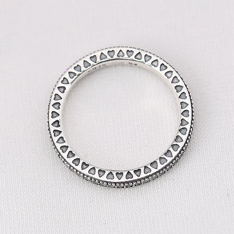 Женское кольцо из серебра 925 пробы с кристаллами