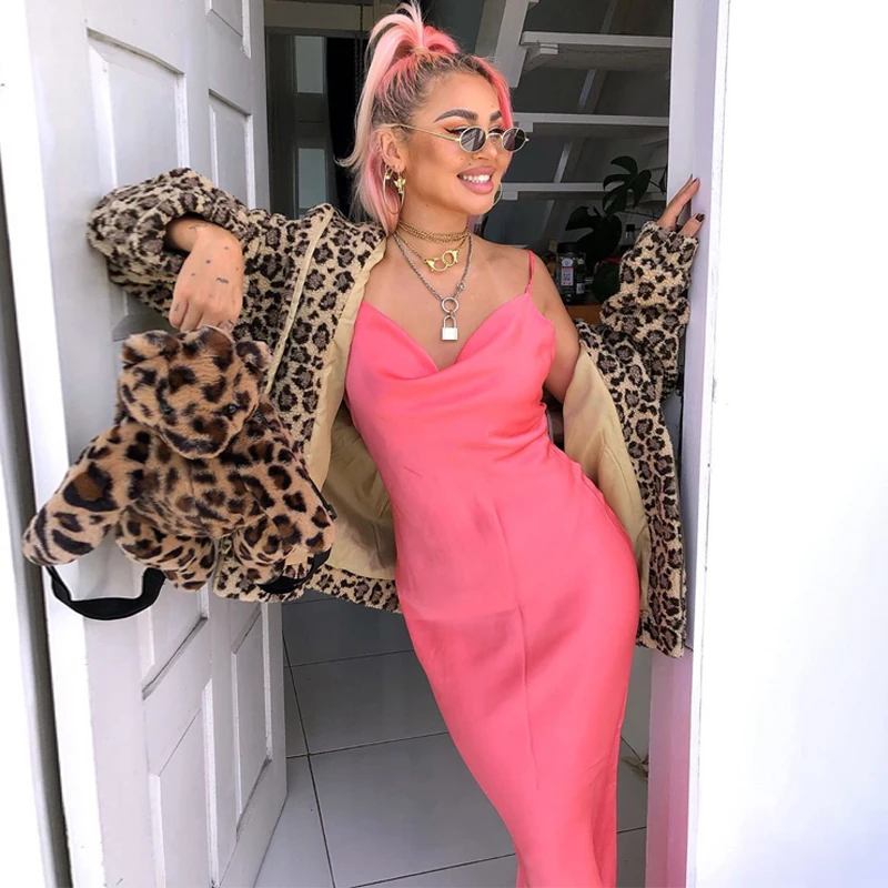 Шелковое тонкое сексуальное длинное платье на бретельках с глубоким V-образным