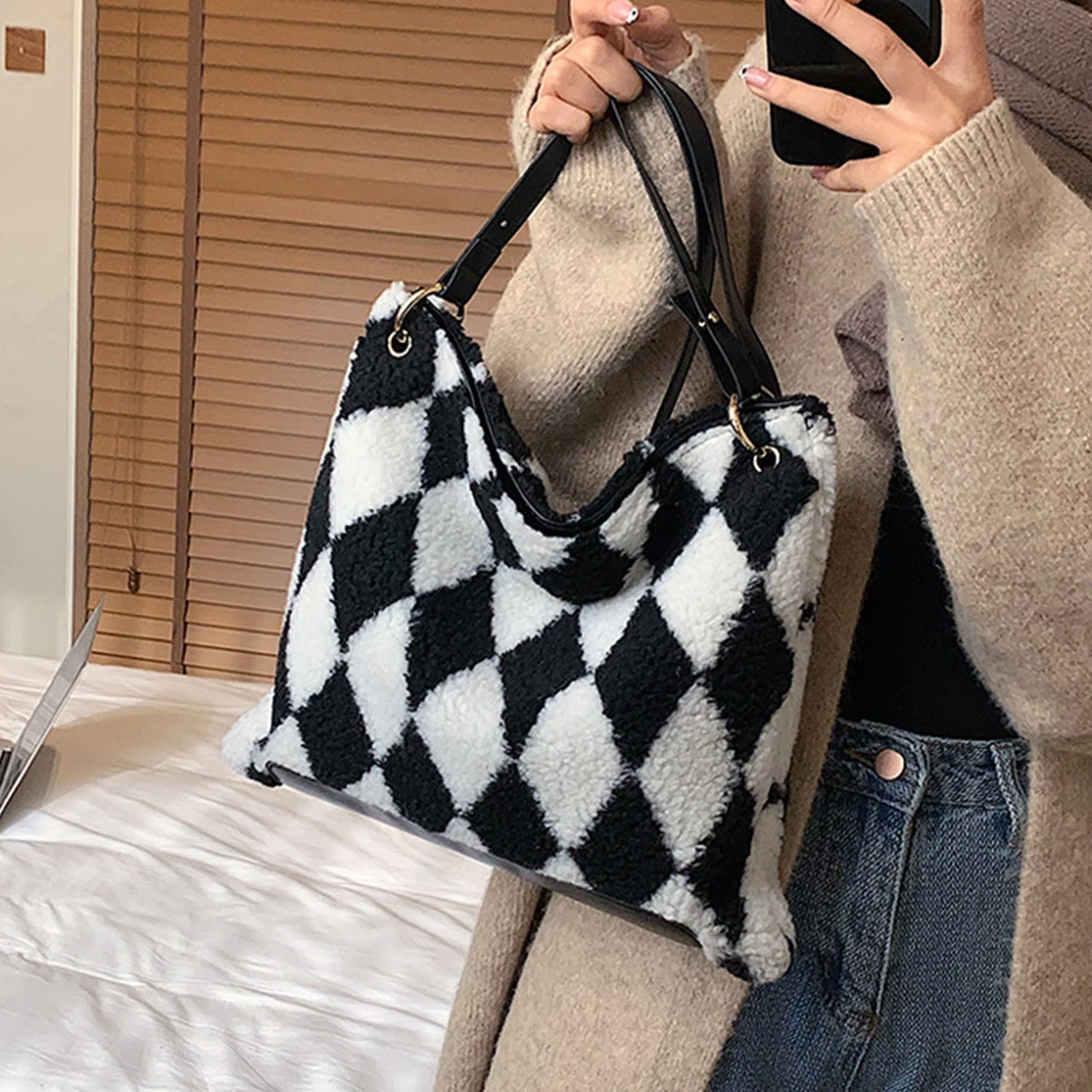 

Designer Faux Fur Handbags Fashion Linggge Plush Tote Women Shoulder Bag Winter Lambswool Crossbody Bags for Women 2022 Shopper