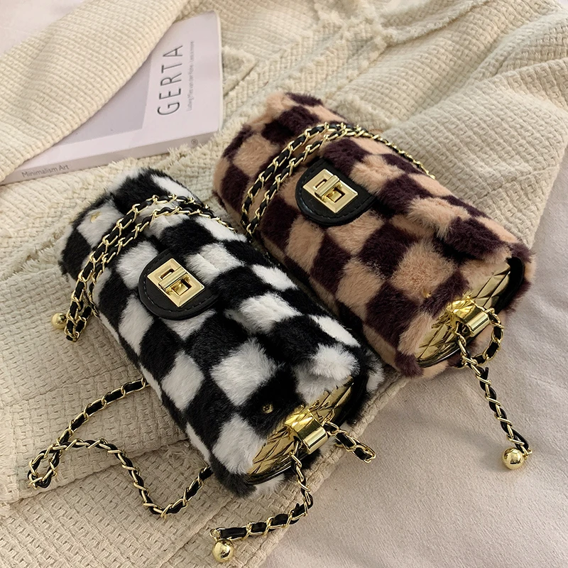 

Плюшевая популярная сумка, новинка 2021, женская сумка, осень/зима, сумка-мессенджер на цепочке, модная квадратная сумка в клетку, сумка на пле...