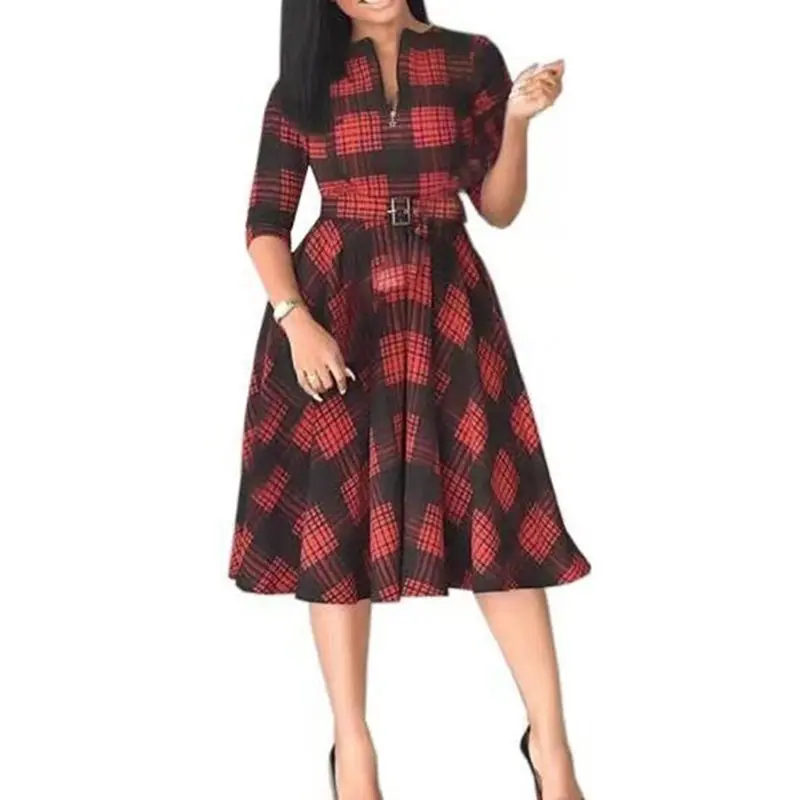 Платье средней длины в клеточку с поясом на молнии большого размера теплое