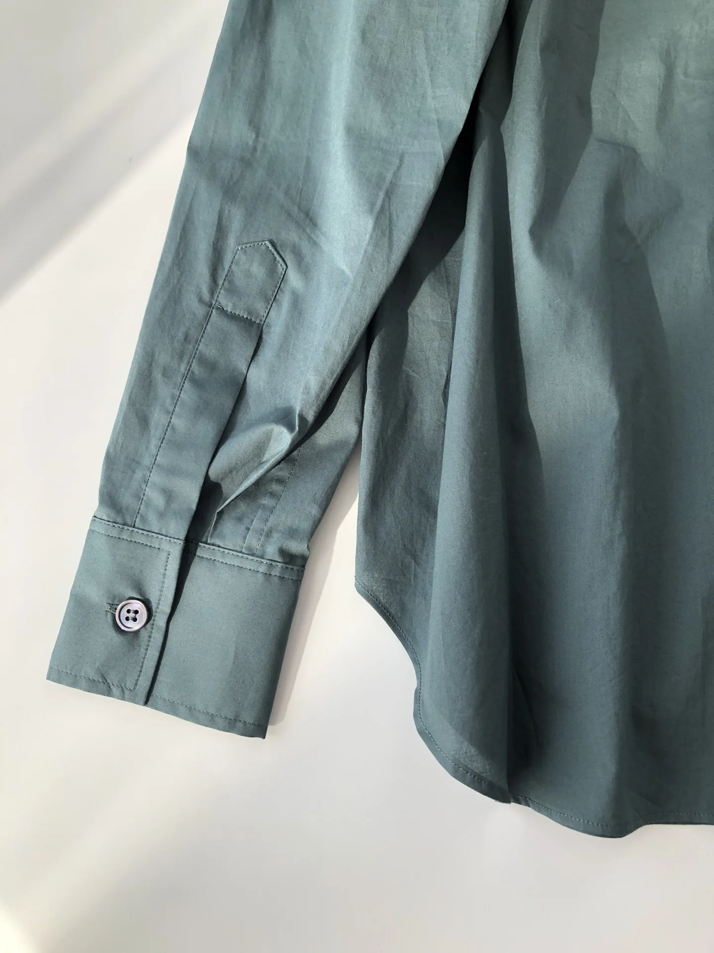 

Early Spring 2021 New Seaweed Green Cotton Shirt Tooling Style Profile Lapel Long Sleeve Shirt