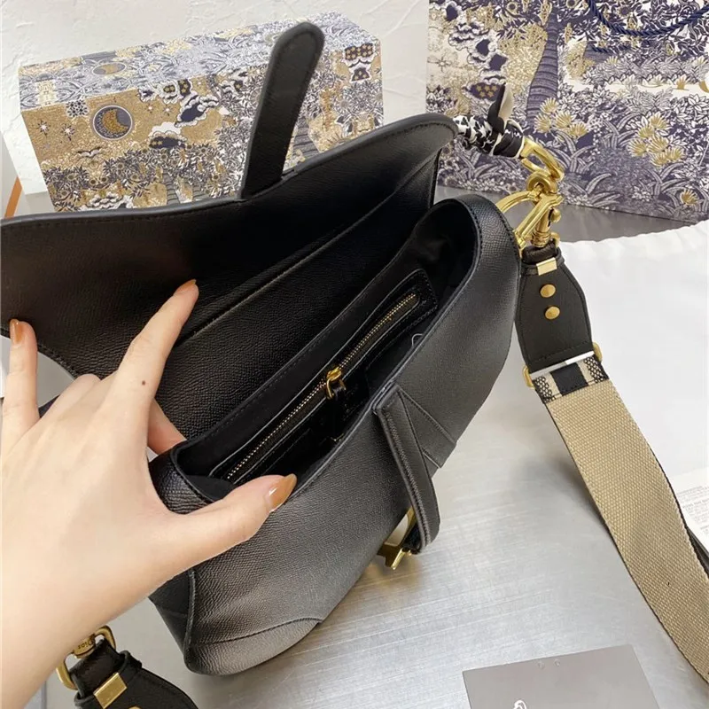 

2021 Famous Designer Saddle Bags High Quality Genuine Leather Women Purse and Handbags Fashion Wide Strap Shoulder Messenger Bag