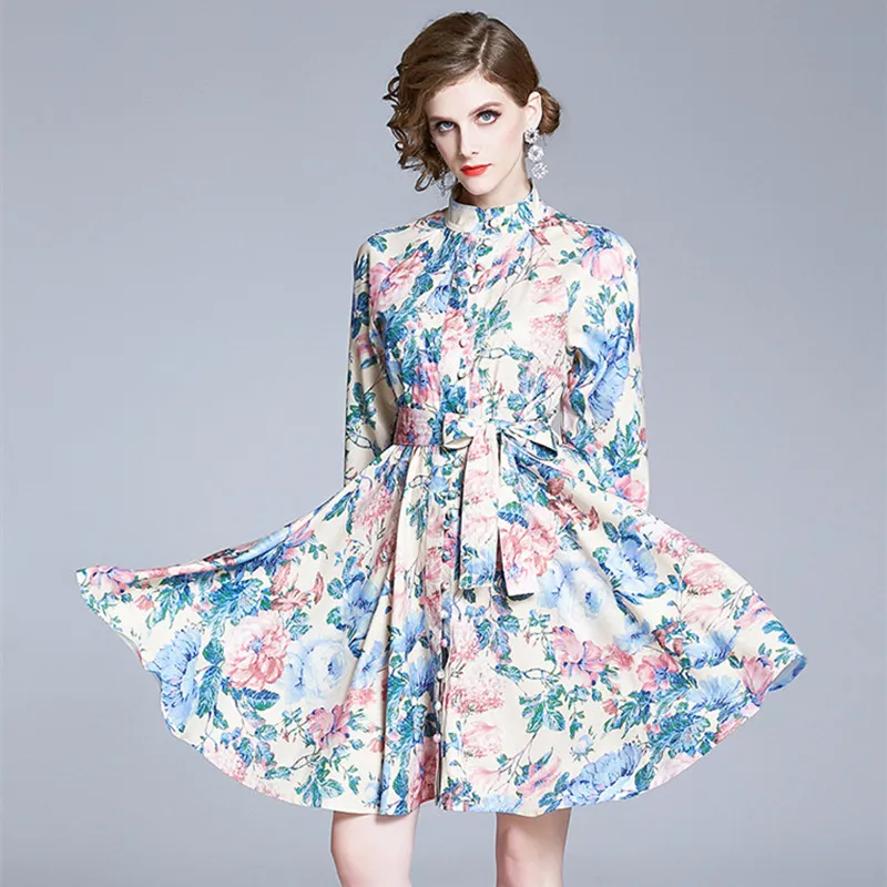 Подиумное женское вечернее платье с воротником стойкой длинным рукавом