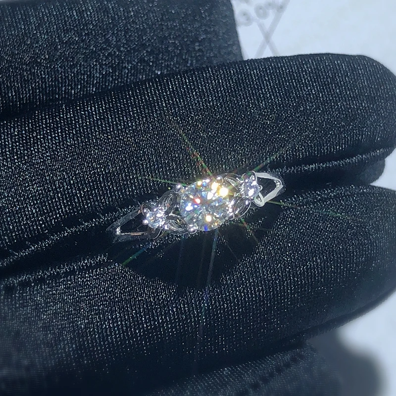 Продукт Продвижение Moissanite 0.5ct твердость 9,3, алмазные заменители, могут быть протестированы инструментами. Популярные ювелирные изделия
