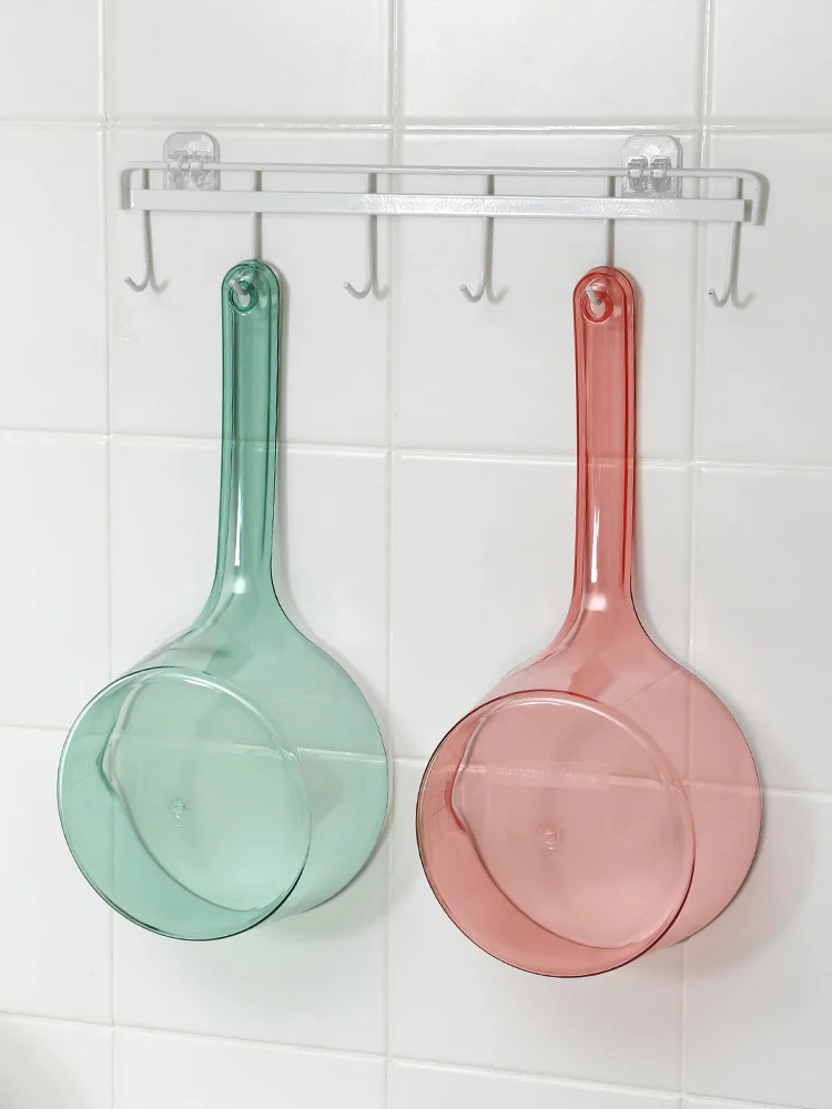 

Large plastic ladle with ladles in kitchen with thick long handle and large capacity transparent drifting ladle